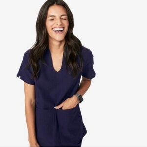 Figs Banepa Scrub Top in Navy
